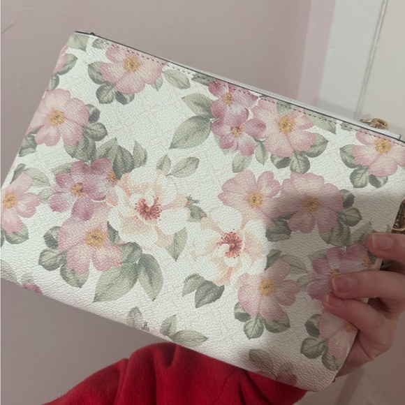 NWT 2 piece floral wristlet set - Picture 3 of 3